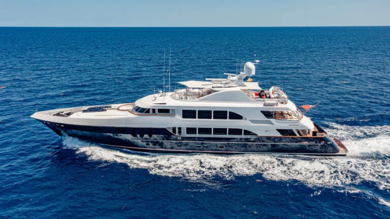 Luxury Yacht MIRABELLA