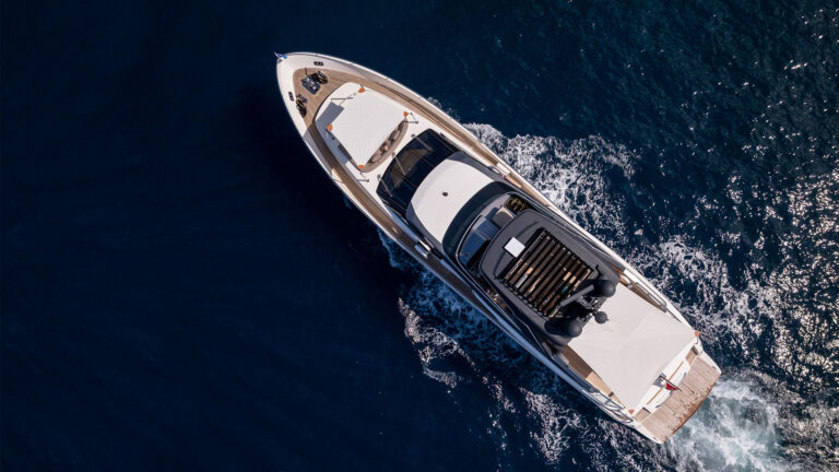 Luxury Yacht MOONSHOT