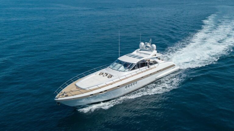 Luxury Yacht MR M
