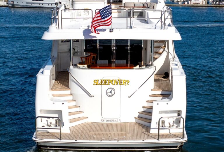 Luxury Yacht SLEEPOVER