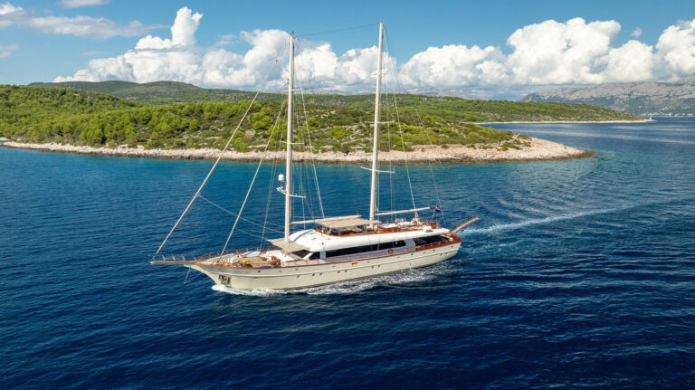 Luxury Yacht SON DE MAR