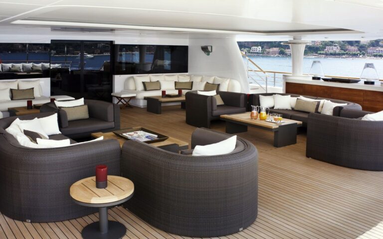 Deck Lounge