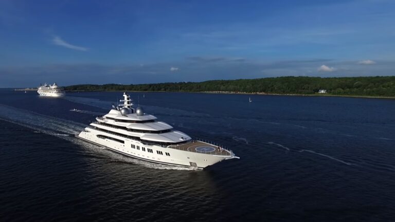 The 106m Yacht AMADEA