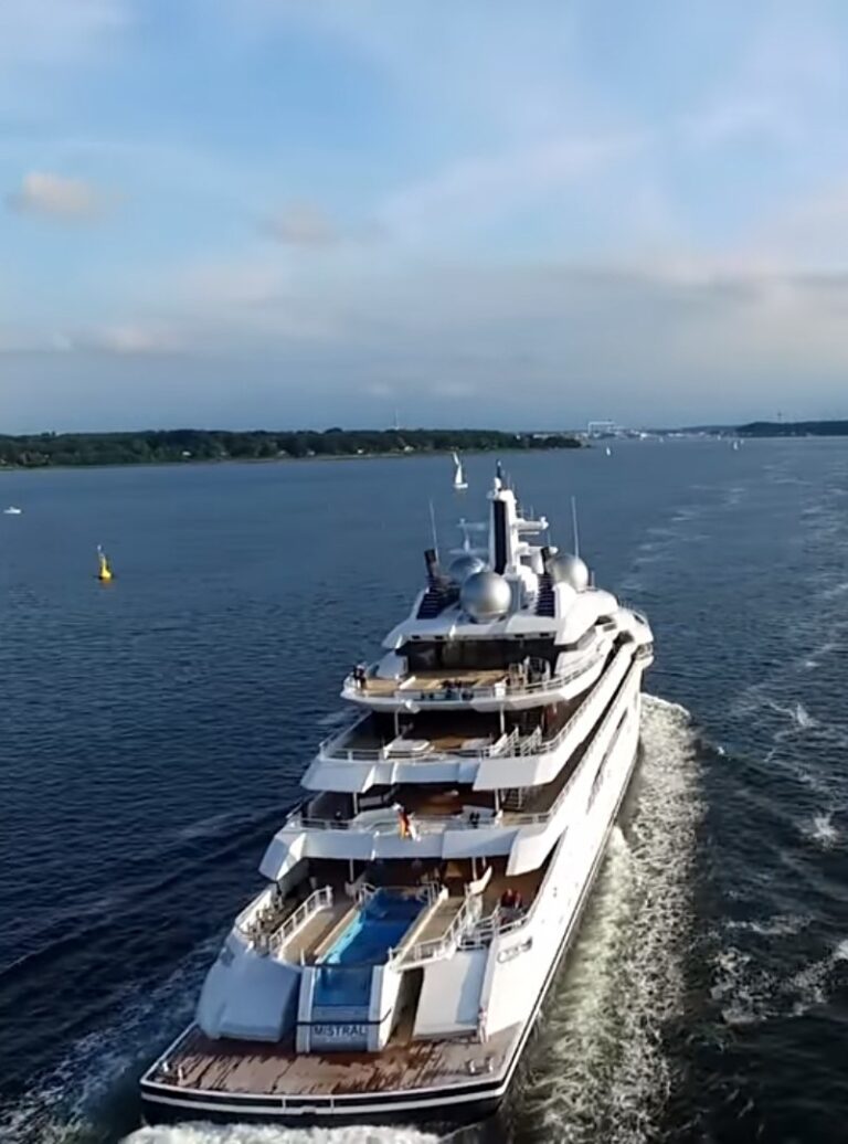 The 106m Yacht AMADEA