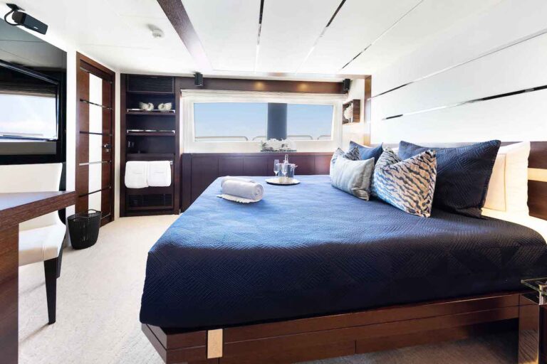 VIP Queen Stateroom (on Deck)