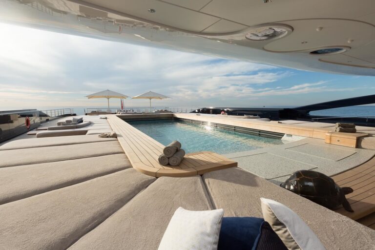 The 115m Yacht LUNA