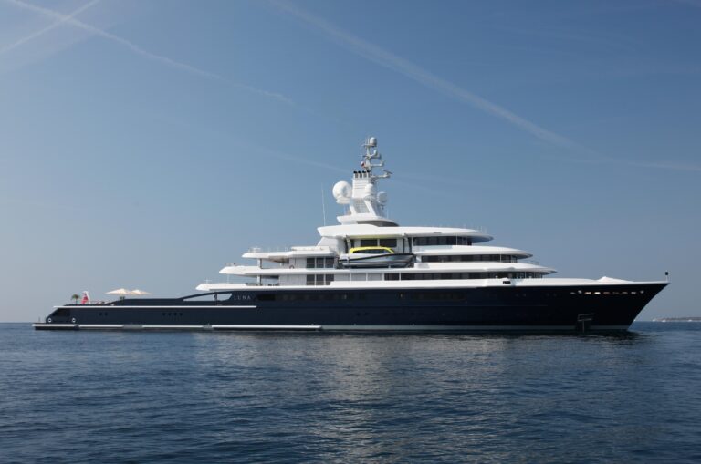 Profile Aboard Yacht LUNA