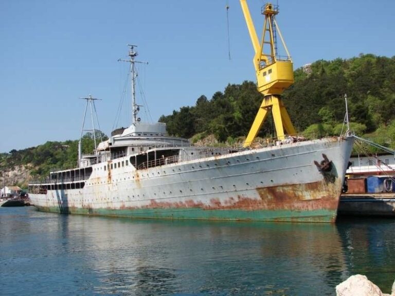 The 117m Yacht GALEB