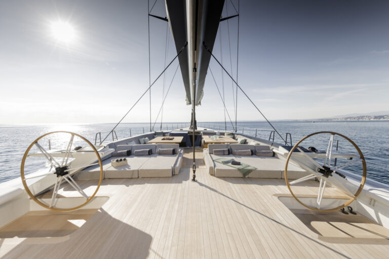Beautiful teak deck