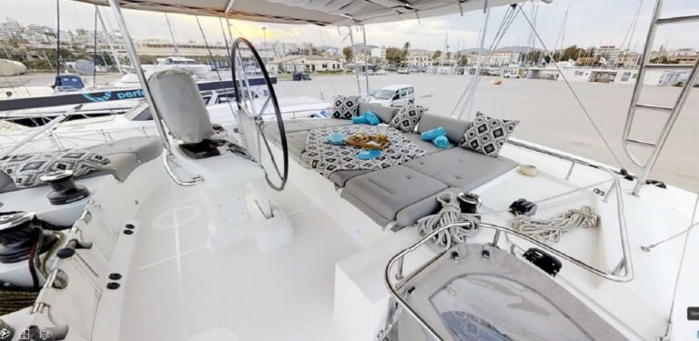 Flybridge helm