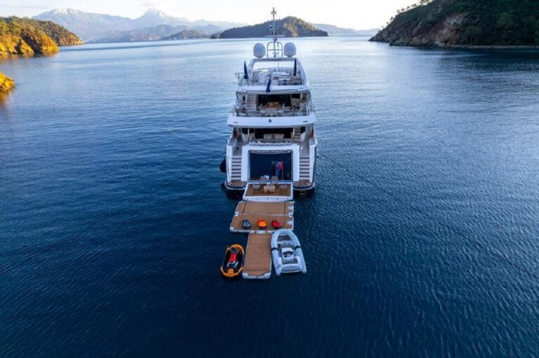 Triple deck design