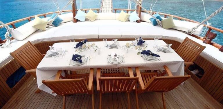 Aft deck dining