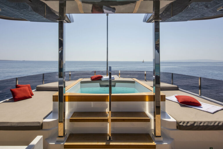 Contemporary jacuzzi