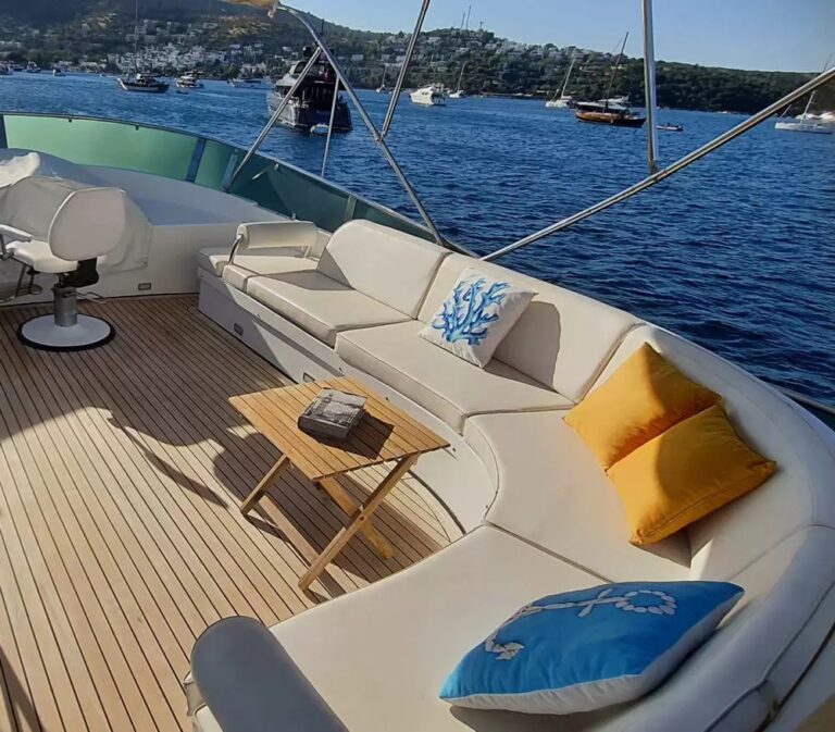 Flybridge sofa