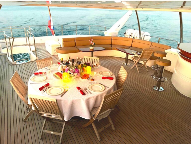 Flybridge dining and relaxing sofas