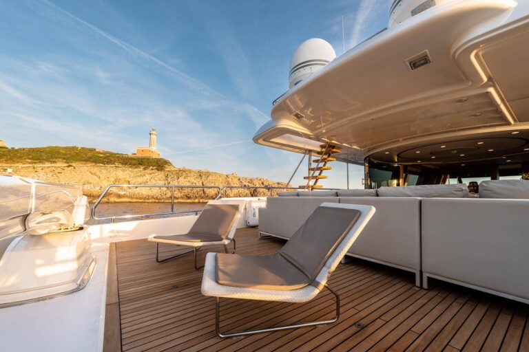 Upper deck aft