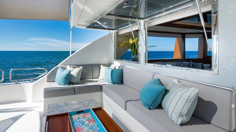 Bench seating on flybridge