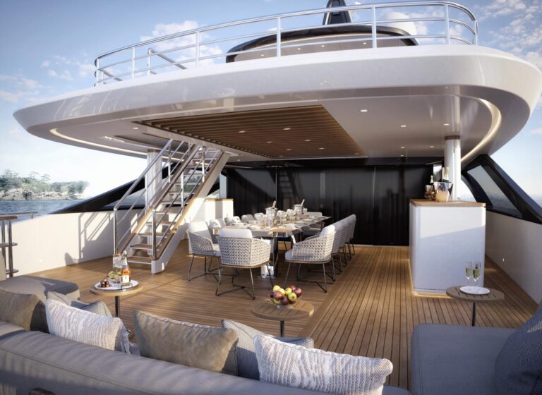 Upper deck aft dining