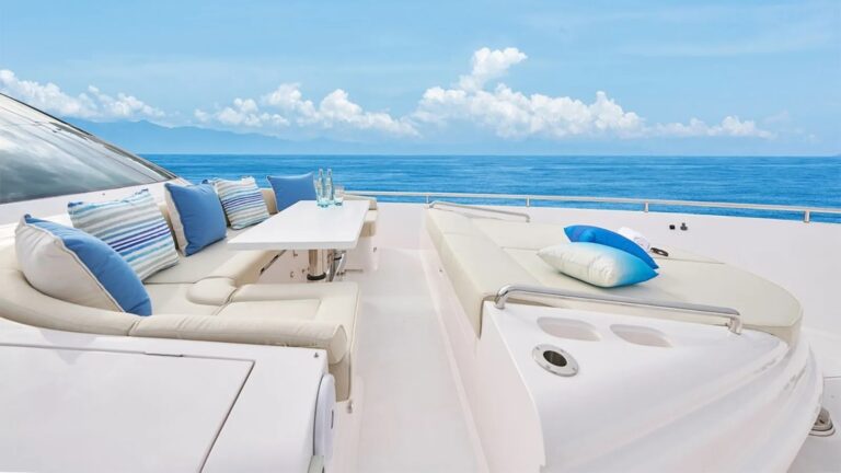 Foredeck luxury