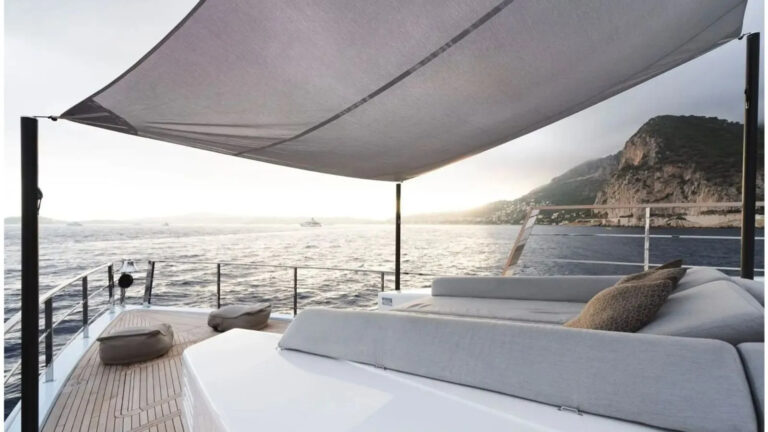 Bow deck