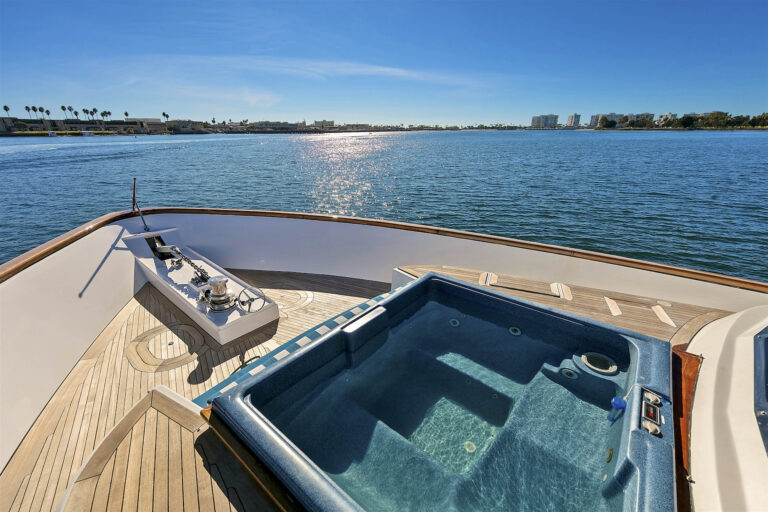 Foredeck jacuzzi