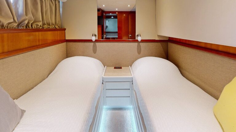 Twin suite