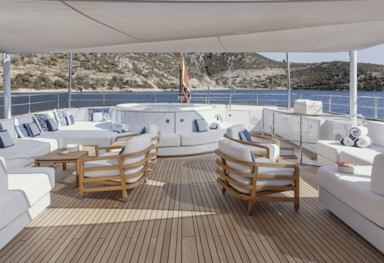 Bridge deck lounge and jacuzzi