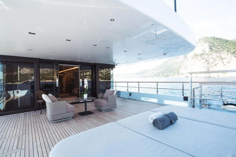 Main deck aft