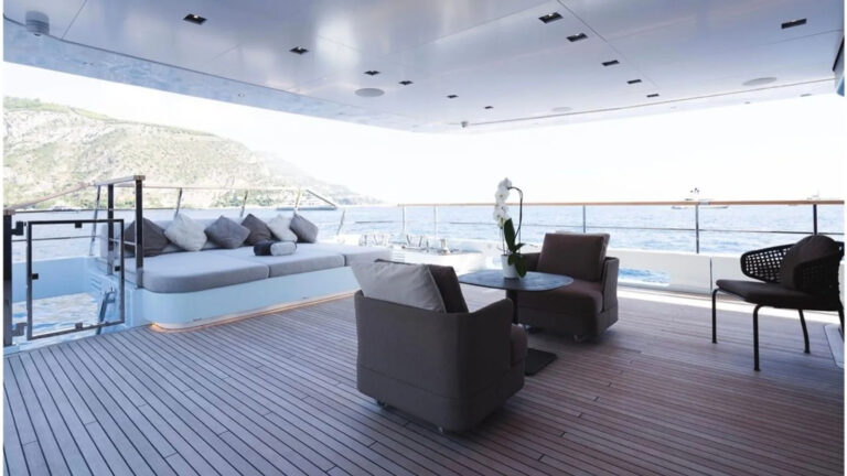 Main deck aft
