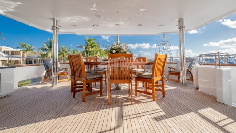 Upper deck aft