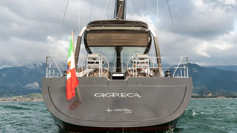 Stern transom closed