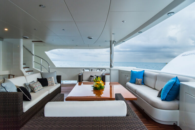 Main deck aft comfortable seating