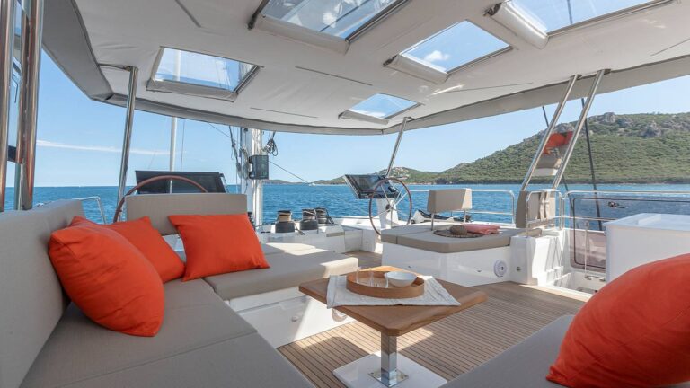 Flybridge Lounge