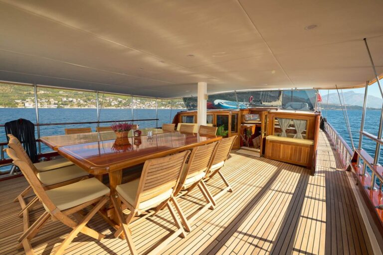 Main Deck Cockpit