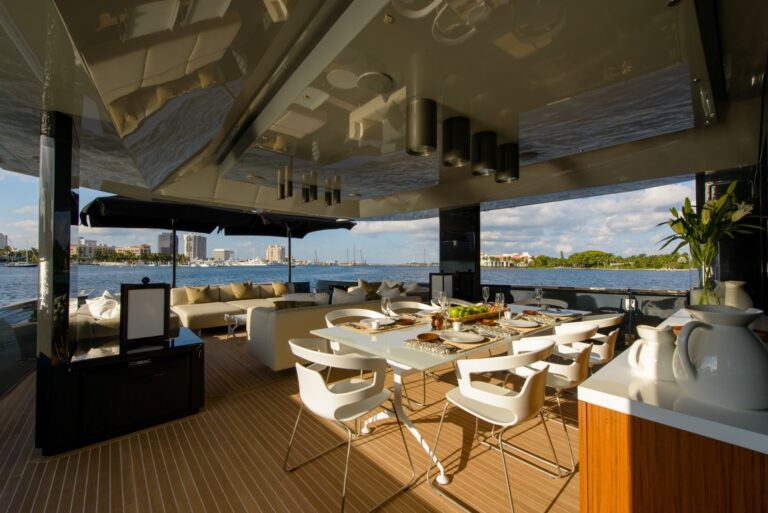 Main Deck Dining And Seating