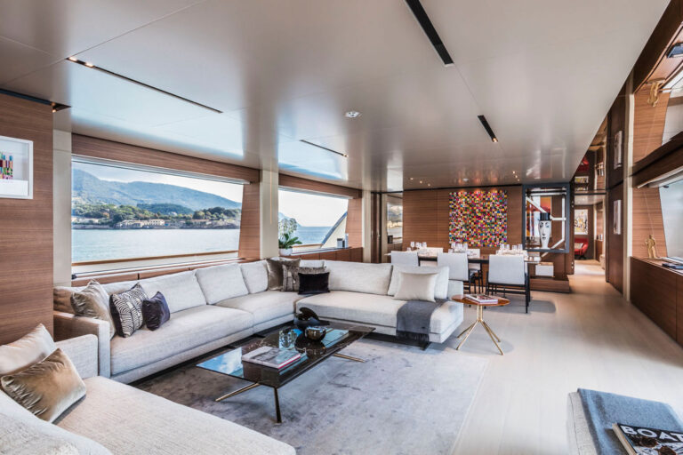Main Salon (sistership)