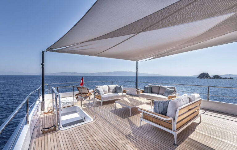 Sun Deck Lounge
