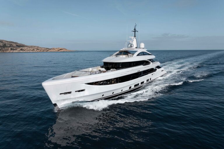 Superyacht ASANI Running