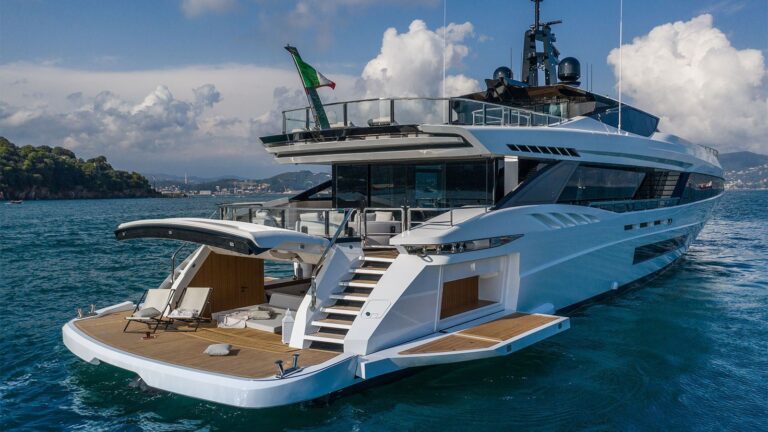 Bow Of MANGUSTA GRANSPORT 45