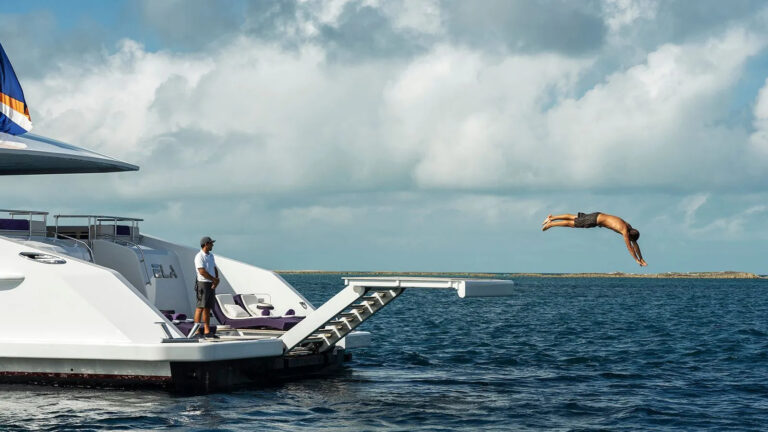 Hydraulic Swim Platform In Diving Mode