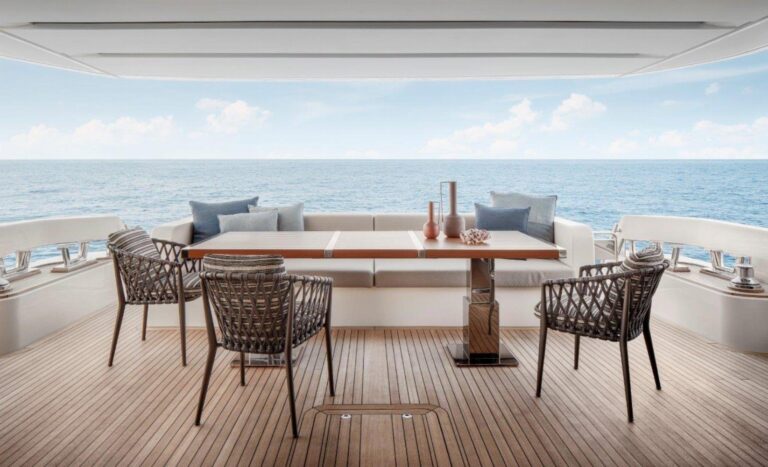 Main Deck Cockpit (sistership)