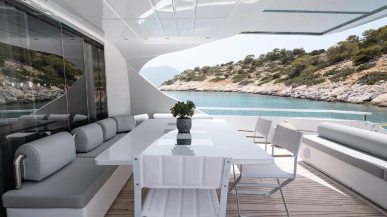 Main Deck Dining