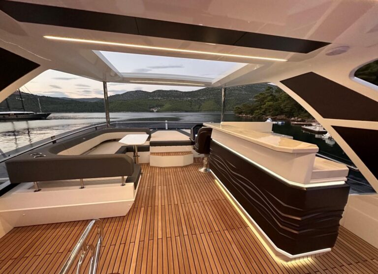 Sun Deck Bar And Seating