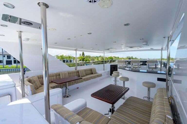 Sun Deck Lounge, Dining And Bar