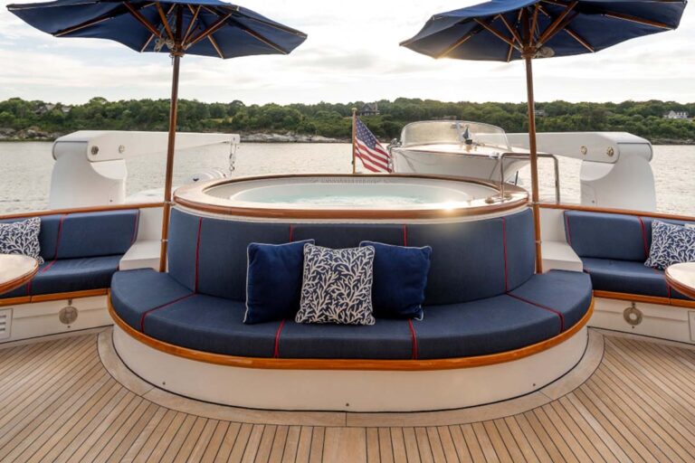 Sundeck Jacuzzi