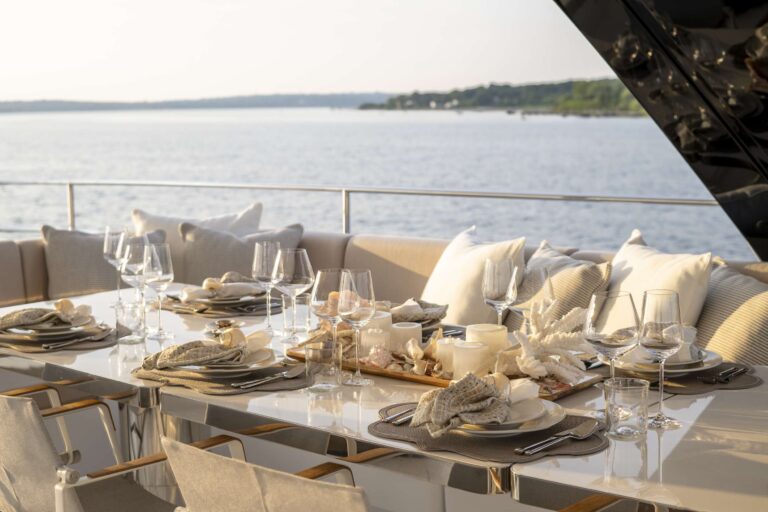 Flybridge Deck Dining