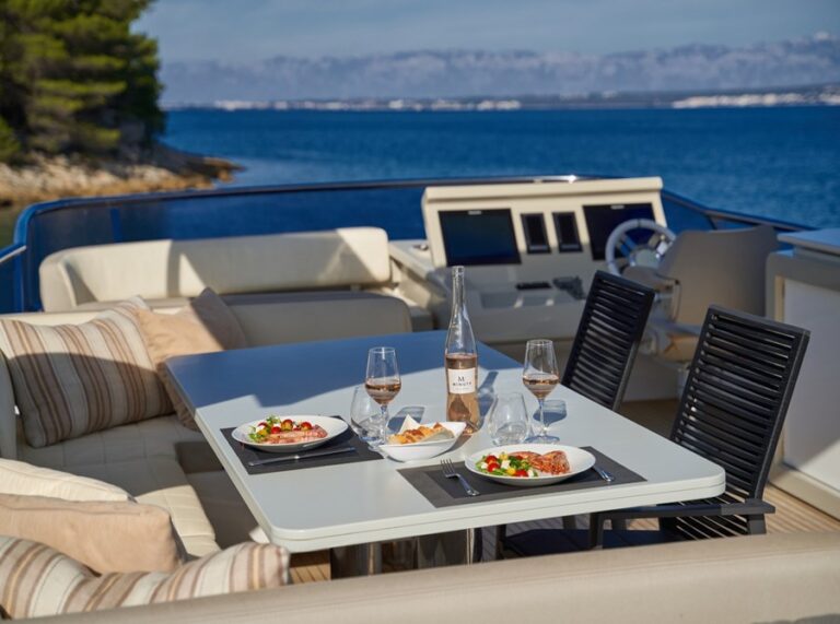 Sundeck Dining