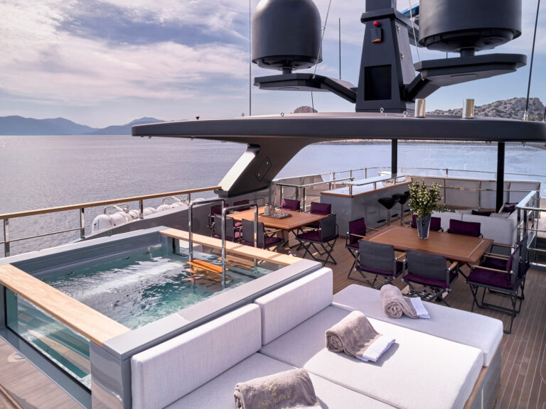 Sundeck With Jacuzzi