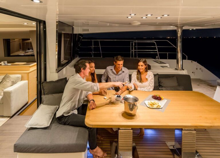 Motor Catamaran ULTRA 64 Main Deck