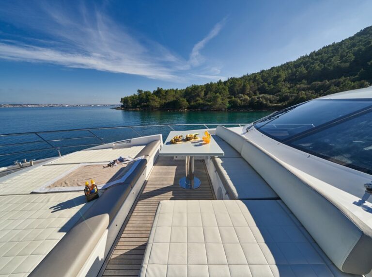 Bow Deck With Table And Sun Pads